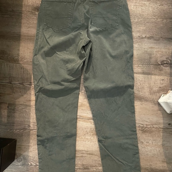 American Eagle Outfitters Green corduroy Chinos - Picture 4 of 5
